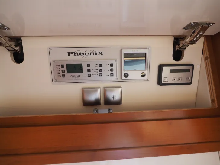 Fahrzeugbild Phoenix 8300 BMRSLG, Luxuspak., Lith. & Solar, Klima #25