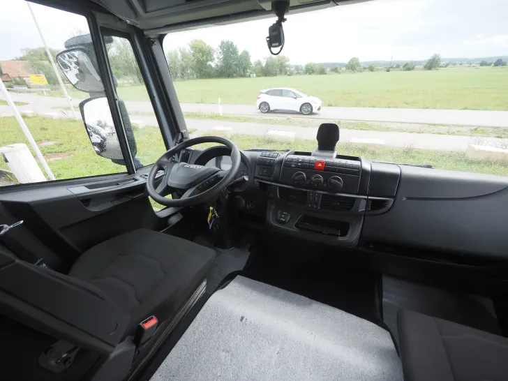 Fahrzeugbild Phoenix 8300 LX, Luxuspak., Luftfed., Lithiumpak., SAT #6