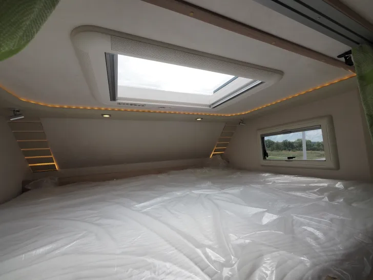 Fahrzeugbild Phoenix 8300 LX, Luxuspak., Luftfed., Lithiumpak., SAT #12