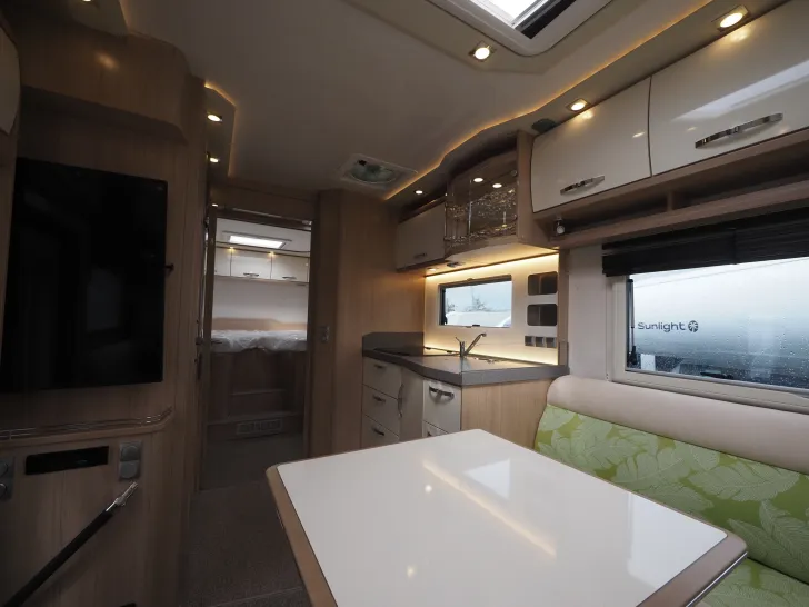 Fahrzeugbild Phoenix 8300 LX, Luxuspak., Luftfed., Lithiumpak., SAT #13