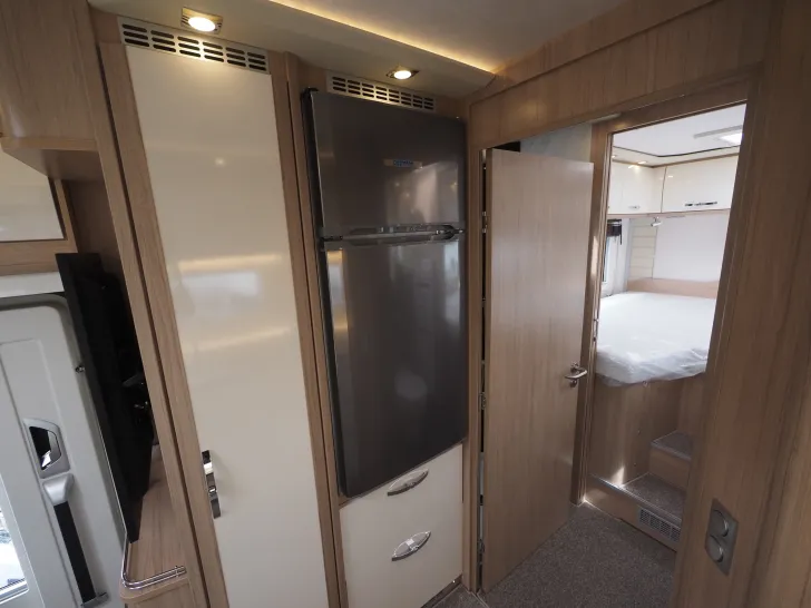 Fahrzeugbild Phoenix 8300 LX, Luxuspak., Luftfed., Lithiumpak., SAT #18