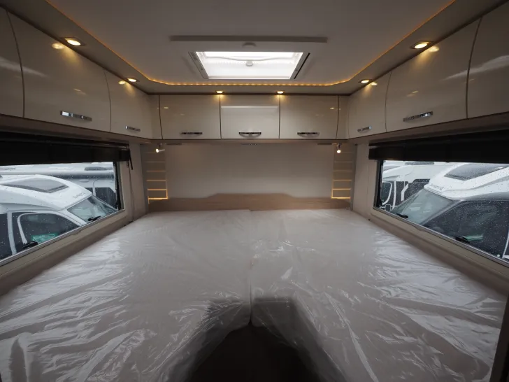 Fahrzeugbild Phoenix 8300 LX, Luxuspak., Luftfed., Lithiumpak., SAT #24