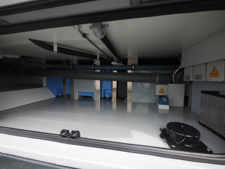 Fahrzeugbild Phoenix 8300 LX, Luxuspak., Luftfed., Lithiumpak., SAT #30