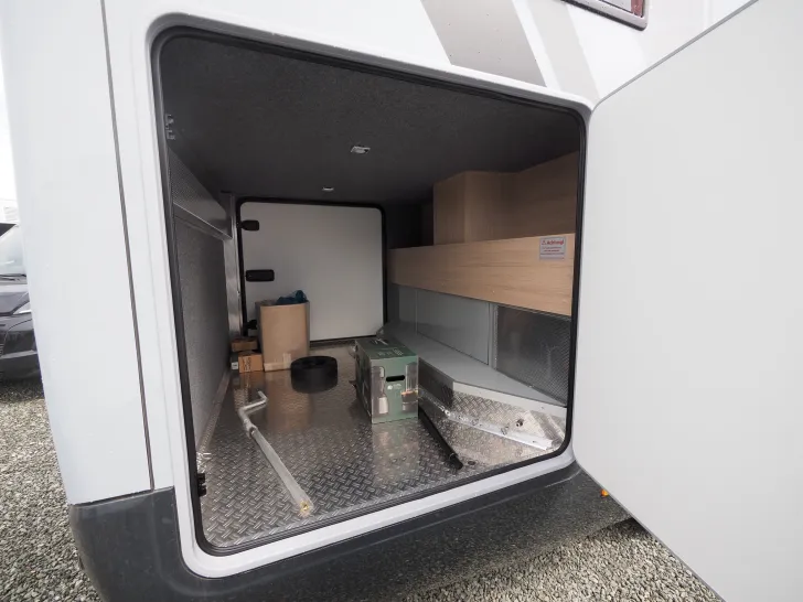 Fahrzeugbild Phoenix 8300 LX, Luxuspak., Luftfed., Lithiumpak., SAT #31