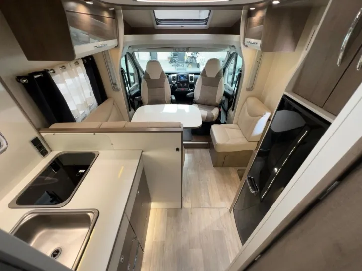 Fahrzeugbild Mooveo TEI 70 QBH/Queensbett+Hubbett/Garage/Solar/Klima #9