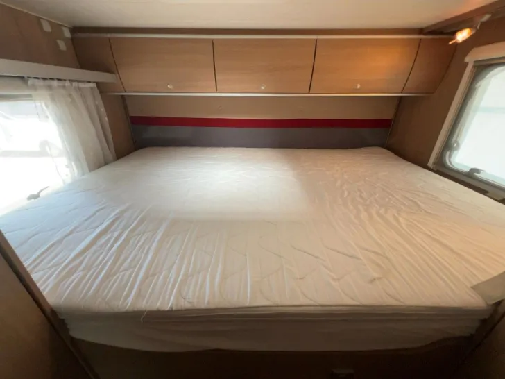 Fahrzeugbild Bürstner Ixeo IT674/Festbett+Hubbett/Garage/2xKlima/Solar #11