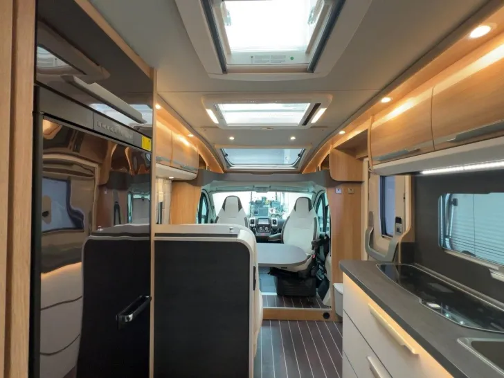 Fahrzeugbild Knaus Sky TI 550 Platinum Selction/Festbett/Finanzieru #10