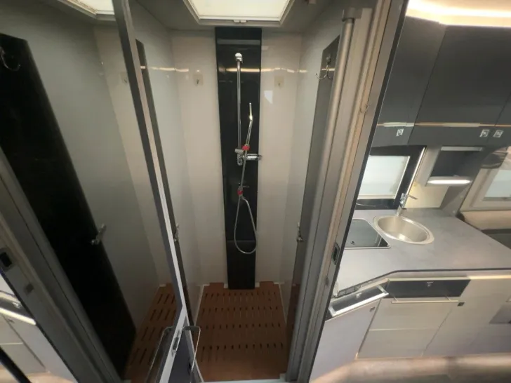 Fahrzeugbild Challenger Graphite 260 Edition/Automatik/Hubbett/Solar/Kli #16