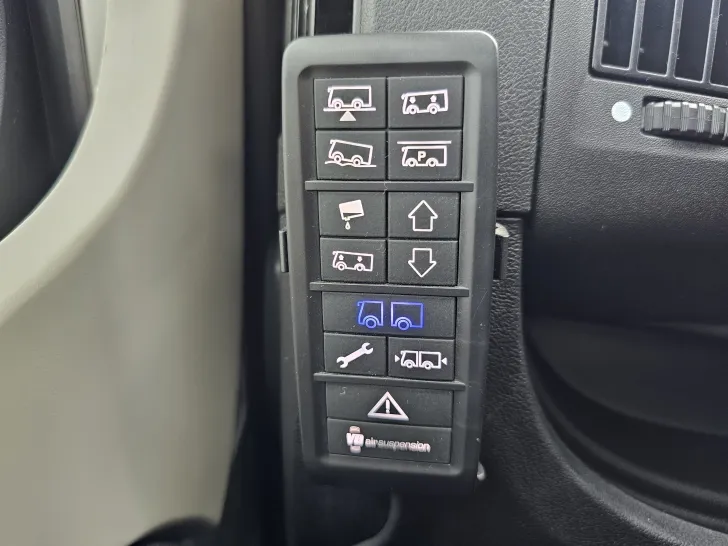 Fahrzeugbild Eura Mobil Profila T 720 EB Maxi 4,4 To. Luftfeder, 160 PS #27