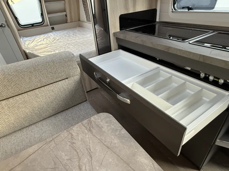 Fahrzeugbild Hobby De Luxe 540 KMFe Garage Auflastung 1800 kg #15