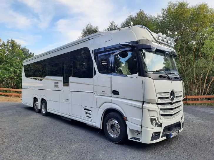 Fahrzeugbild Concorde Centurion 1200 GST #1
