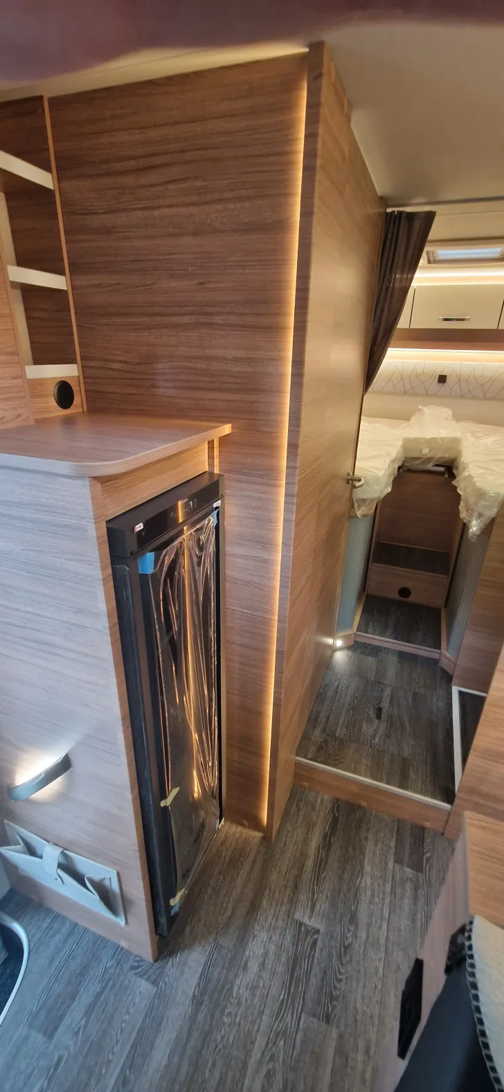 Fahrzeugbild Weinsberg CaraSuite EDITION SPICY 700 MEG 2027er Modell #8