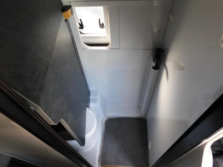 Fahrzeugbild Hymer Redwood 601 Automatik, Combi 6DE, Navi+Kamera #18