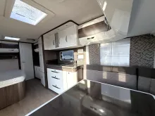 Fahrzeugbild Hobby Prestige 560 WFU 2.000 kg LM-Felgen silber #13
