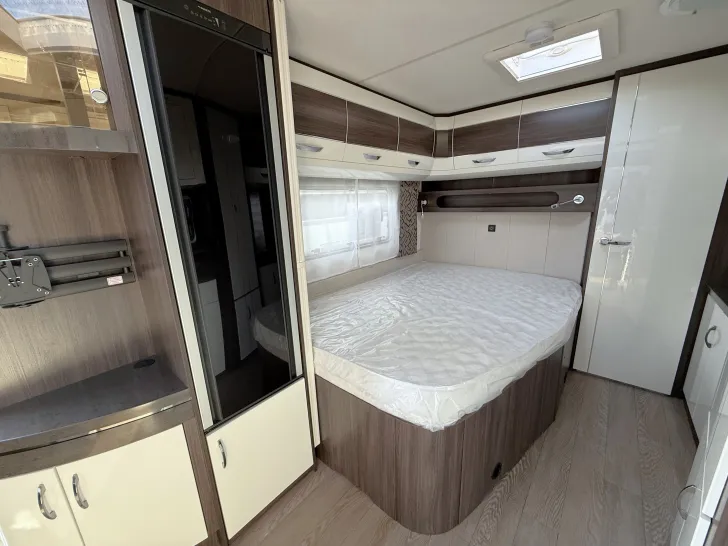 Fahrzeugbild Hobby Prestige 560 WFU 2.000 kg LM-Felgen silber #14