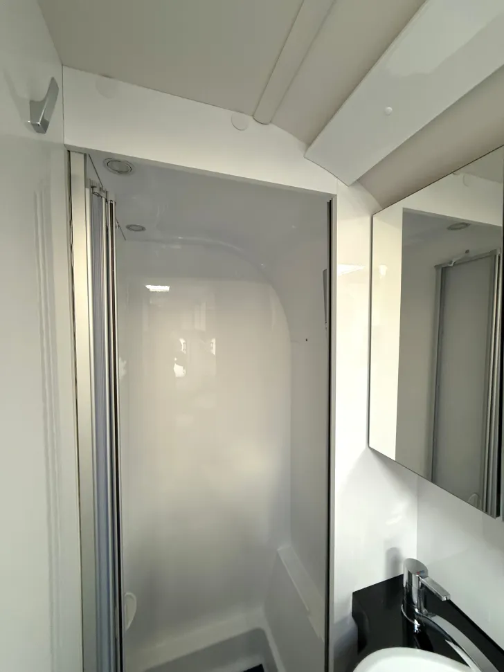 Fahrzeugbild Hobby Prestige 560 WFU 2.000 kg LM-Felgen silber #19