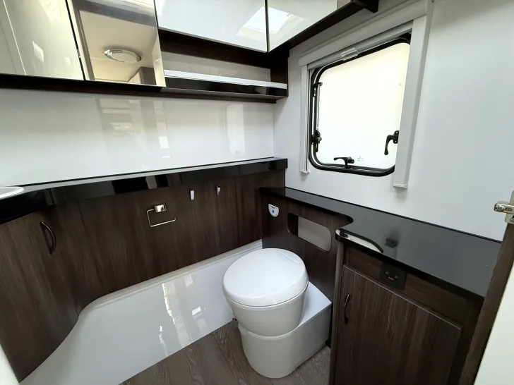 Fahrzeugbild Hobby Prestige 560 WFU 2.000 kg LM-Felgen silber #20