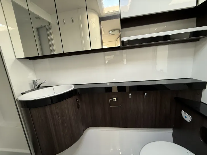 Fahrzeugbild Hobby Prestige 560 WFU 2.000 kg LM-Felgen silber #21