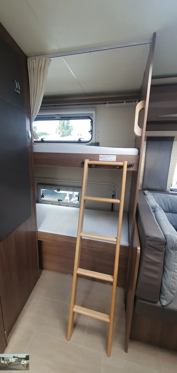 Fahrzeugbild Bürstner Averso 560 TK Nr. 64 - Etagenb., Doppelb. #8