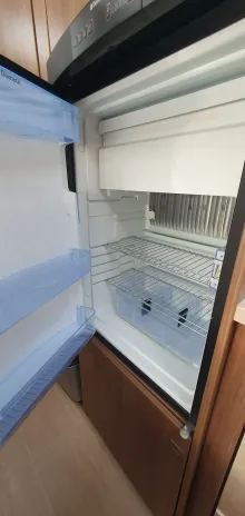 Fahrzeugbild Bürstner Averso 560 TK Nr. 64 - Etagenb., Doppelb. #15