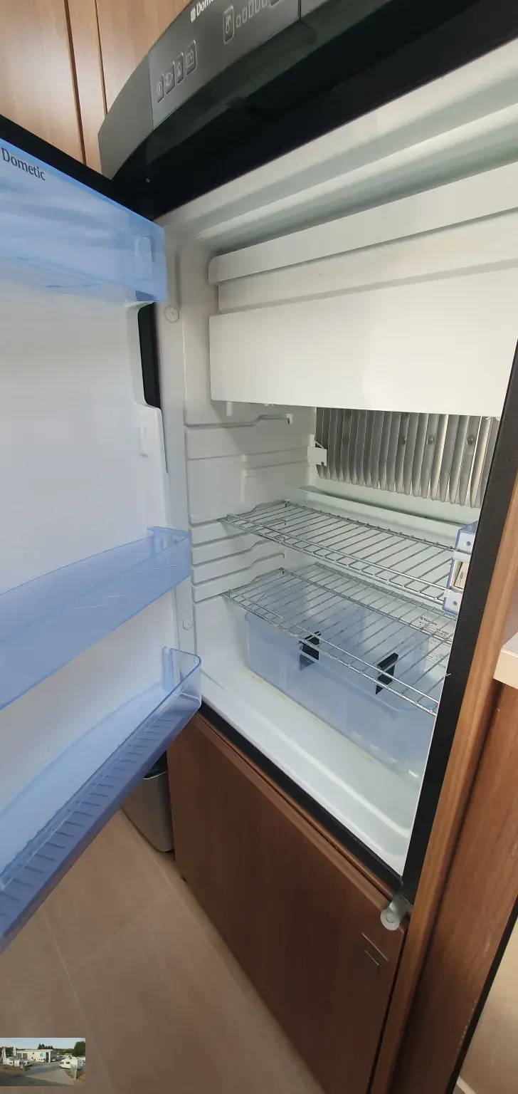 Fahrzeugbild Bürstner Averso 560 TK Nr. 64 - Etagenb., Doppelb. #15