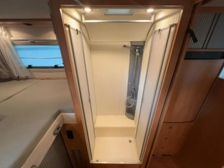 Fahrzeugbild Dethleffs Globebus I008/Festbett+Hubbett/2xKlima/Garage #18