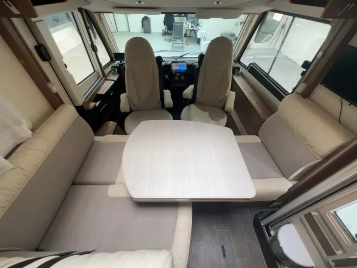 Fahrzeugbild Eura Mobil Integraline 695 QB/Queensbett+Hubbett/Garage #9