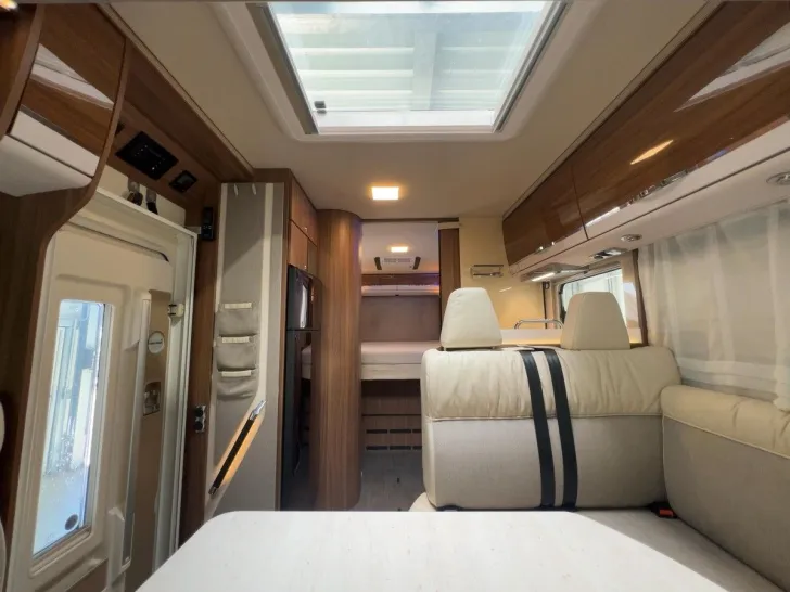 Fahrzeugbild Eura Mobil Integraline 695 QB/Queensbett+Hubbett/Garage #12