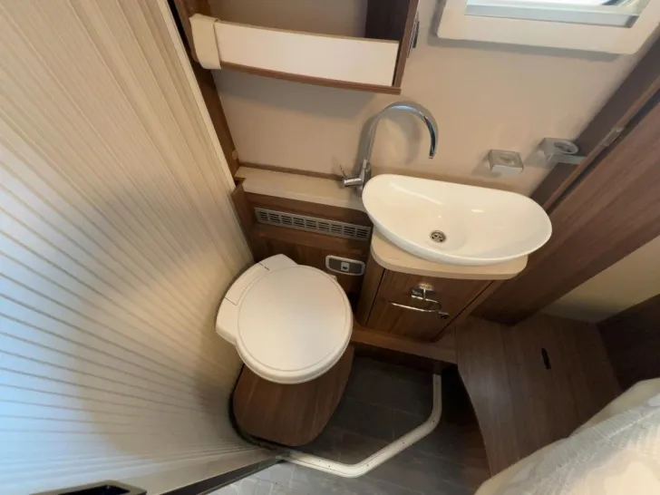 Fahrzeugbild Eura Mobil Integraline 695 QB/Queensbett+Hubbett/Garage #17