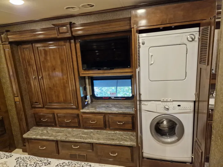 Fahrzeugbild THOR Motor Coach A.C.E. 30.4 TUSCANY 38 SQ , AUTARK, CUMMI #5
