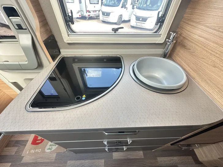Fahrzeugbild Weinsberg CaraCompact EDITION PEPPER 600 MEG Mietfahrzeug Verfügbar 11.2026 #15