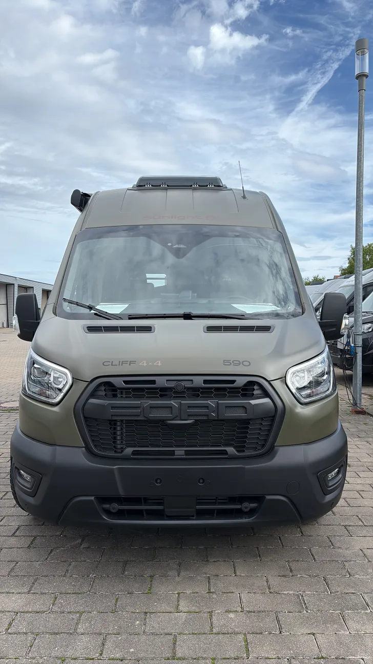Frontal Vorne Sunlight Camper Van Cliff 590 4x4 Greentrek Sofort verfügbar