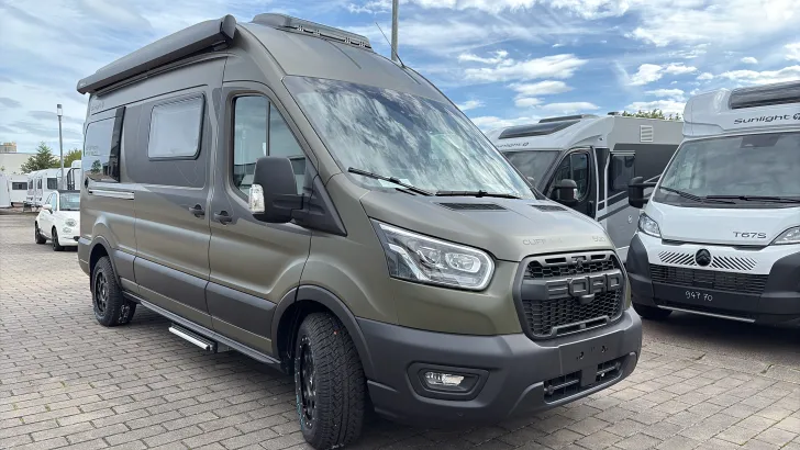 Schräg Vorne Sunlight Camper Van Cliff 590 4x4 Greentrek Sofort verfügbar