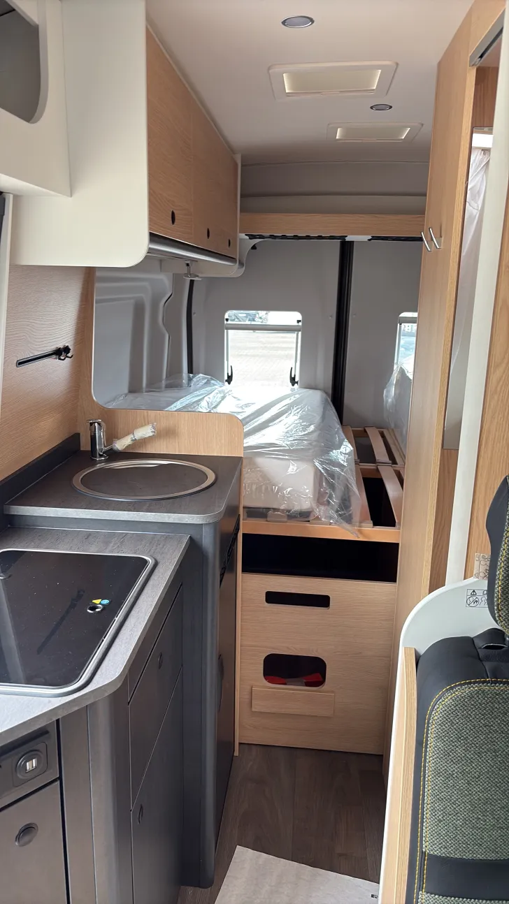 Sicht vorne-hinten Sunlight Camper Van Cliff 590 4x4 Greentrek Sofort verfügbar
