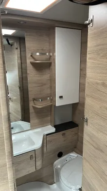 Toilette Tabbert Pantiga 490 E 2,3 Finest Edition mit Mover-Paket
