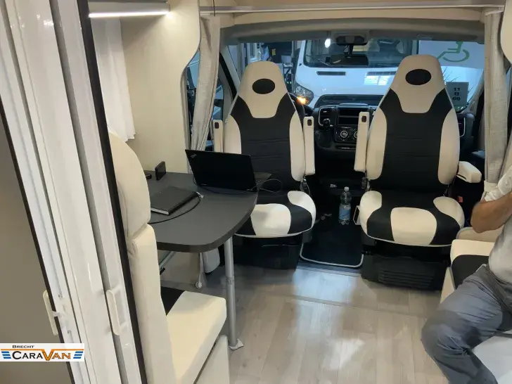 Fahrzeugbild Across Car Aero 689 CDH barrierefrei im Vorlauf #9