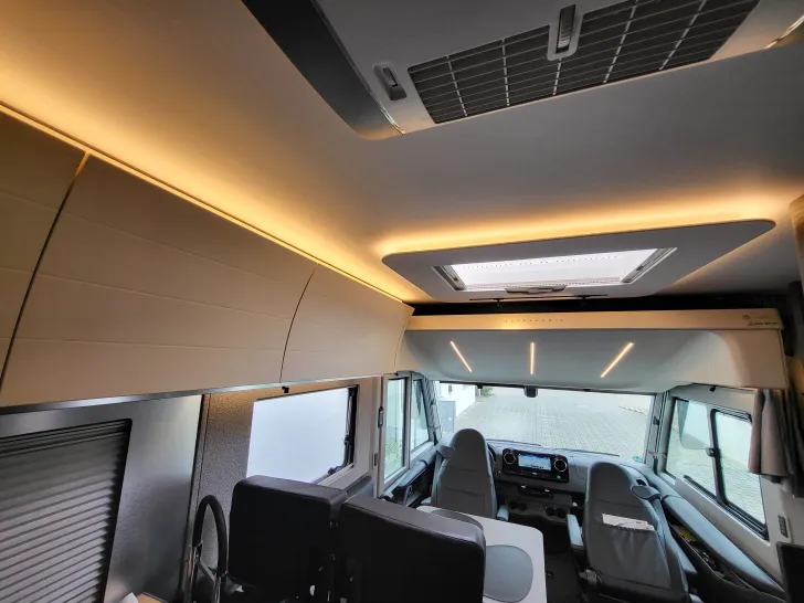 Fahrzeugbild Adria Supersonic 780 SL Mercedes Sprinter 417 CDI mit #5