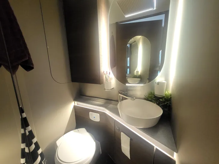 Fahrzeugbild Adria Supersonic 780 SL Mercedes Sprinter 417 CDI mit #9