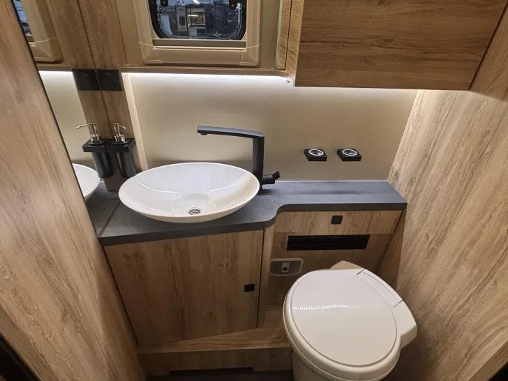 Fahrzeugbild Eura Mobil Profila T 720 EF SONDERMODELL ONYX #10