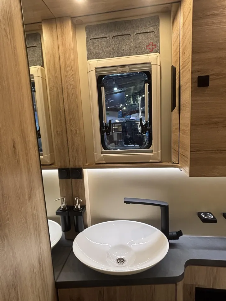 Fahrzeugbild Eura Mobil Profila T 720 EF SONDERMODELL ONYX #11