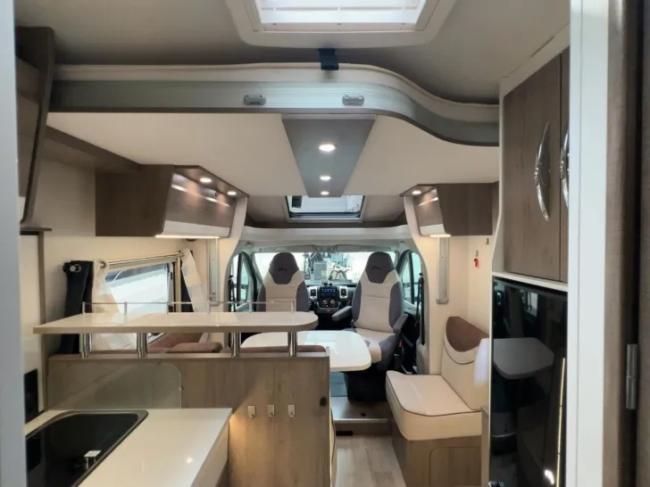 Fahrzeugbild Mooveo TEI 69 QBH/Queensbett+Hubbett/Garage/Klima/Marki #11