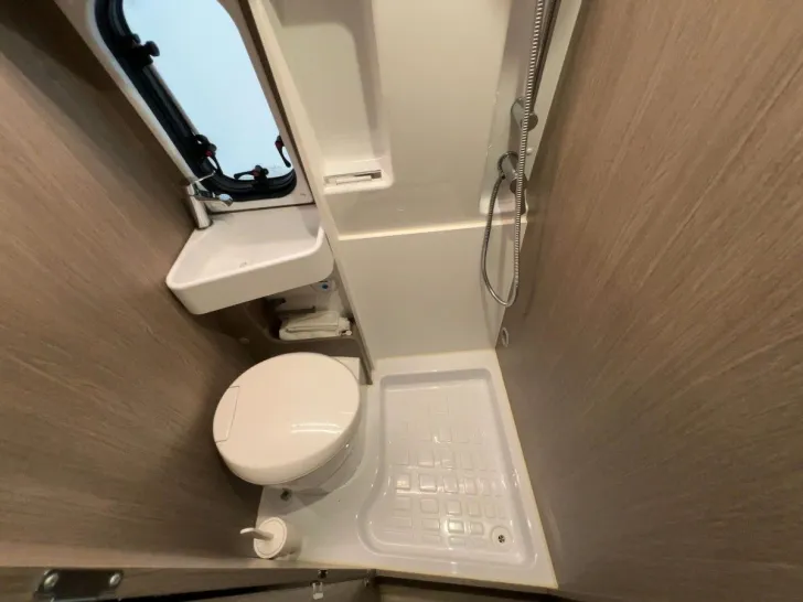 Fahrzeugbild Chausson V 594 FIRSTLINE / Festbett / AHK / TOP-ABGEBOT!! #16