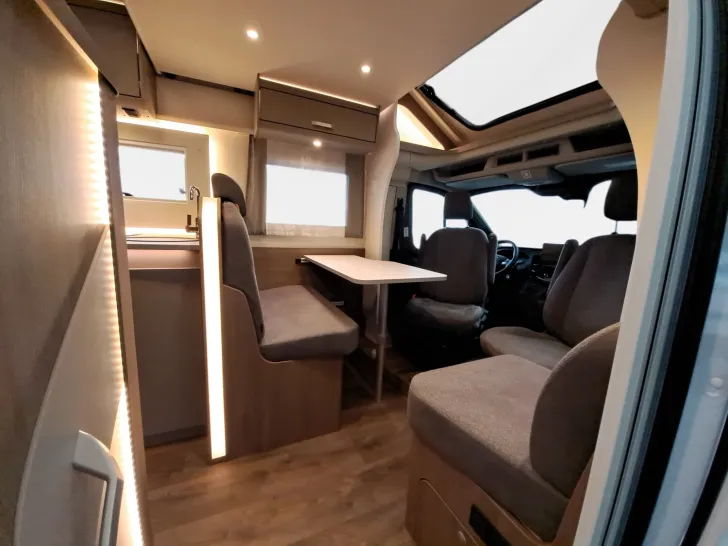 Fahrzeugbild Carado Edition26 T Ford 447 Automatik, Hubbett, Solar #8