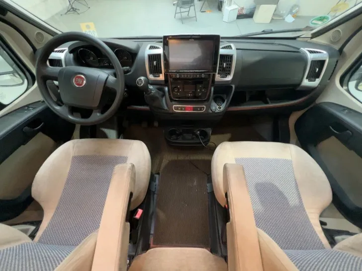 Fahrzeugbild Carthago Chic C-Line T4.8/Einzelbetten/Garage/Klima/Solar #6
