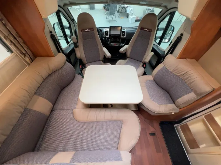 Fahrzeugbild Carthago Chic C-Line T4.8/Einzelbetten/Garage/Klima/Solar #7