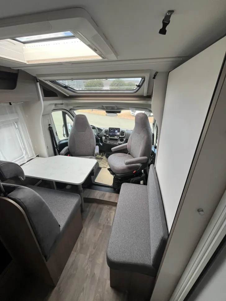Fahrzeugbild Carado V 347 #8