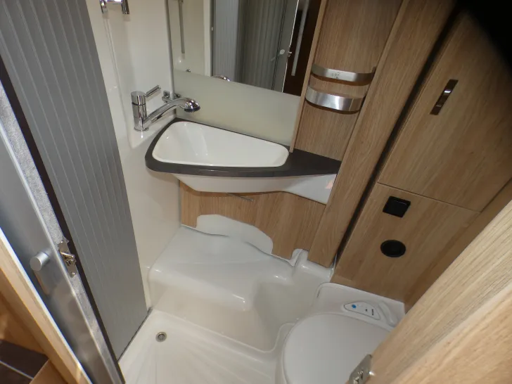 Fahrzeugbild Knaus Sky TI 650 MEG Platinum Selection Stützanlage, Sat, Solar #15