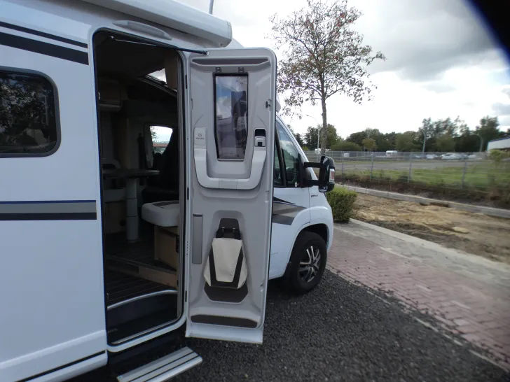 Fahrzeugbild Knaus Sky TI 650 MEG Platinum Selection Stützanlage, Sat, Solar #22