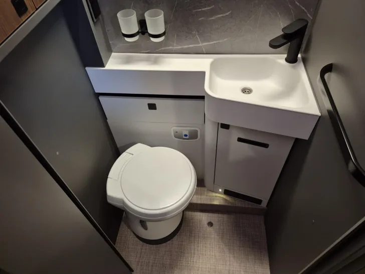 Fahrzeugbild Hymer B-Klasse MC I 680 /Arktis+Autarkie-Pkt/Dachklima #28
