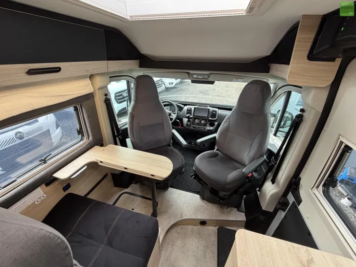 Fahrzeugbild Challenger Van Sport Edition V114 Arctic Safety Solar 2027 #29